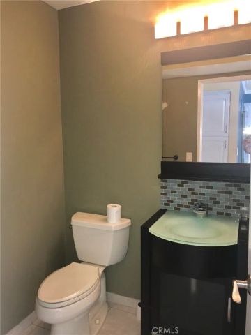 17807 Devonshire Street 4, Northridge, CA 91325