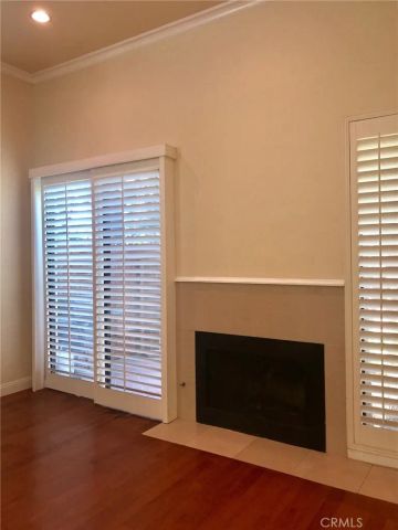 17807 Devonshire Street 4, Northridge, CA 91325