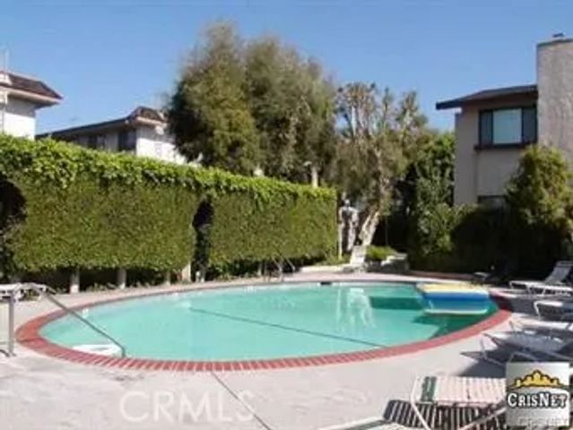 17807 Devonshire Street 4, Northridge, CA 91325