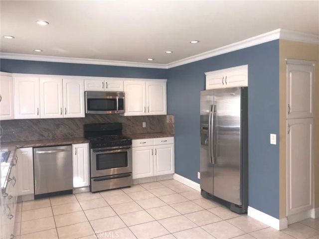 17807 Devonshire Street 4, Northridge, CA 91325