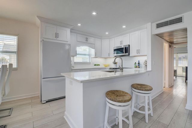 461 N Brittany J, Delray Beach, FL 33446