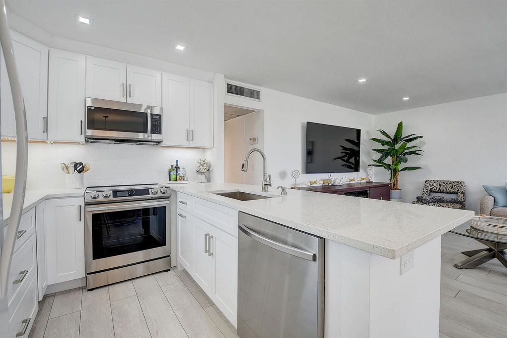 461 N Brittany J, Delray Beach, FL 33446