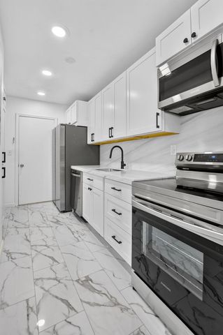 298 SW 6th Street 204, Boca Raton, FL 33432