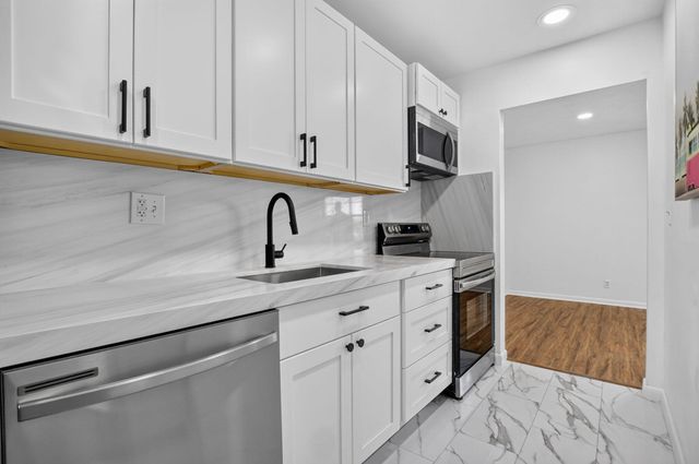 298 SW 6th Street 204, Boca Raton, FL 33432