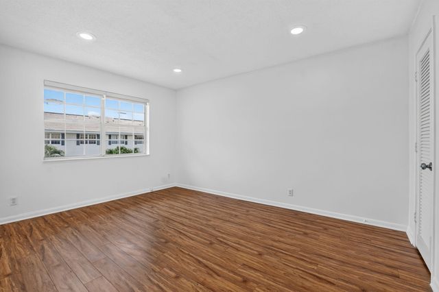 298 SW 6th Street 204, Boca Raton, FL 33432