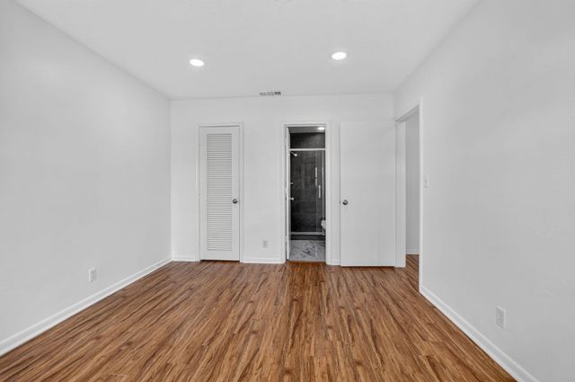 298 SW 6th Street 204, Boca Raton, FL 33432