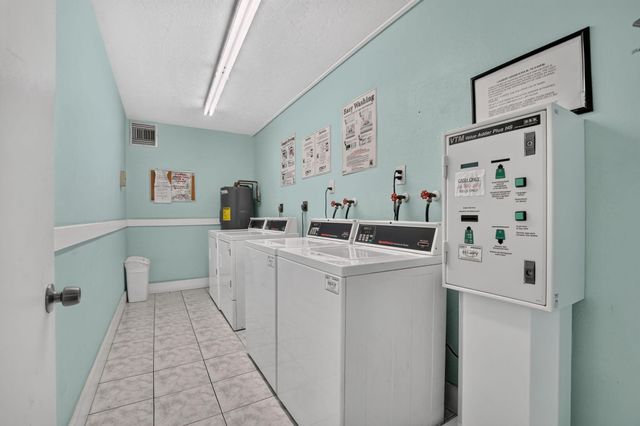298 SW 6th Street 204, Boca Raton, FL 33432