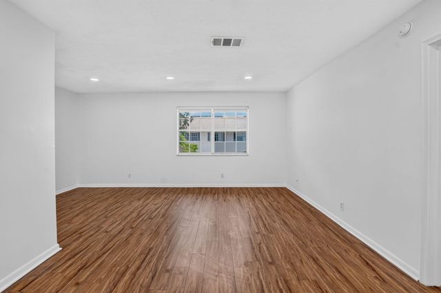 298 SW 6th Street 204, Boca Raton, FL 33432