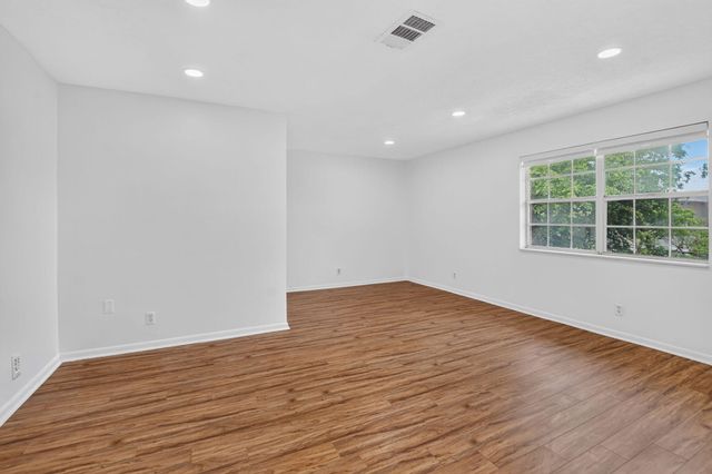 298 SW 6th Street 204, Boca Raton, FL 33432