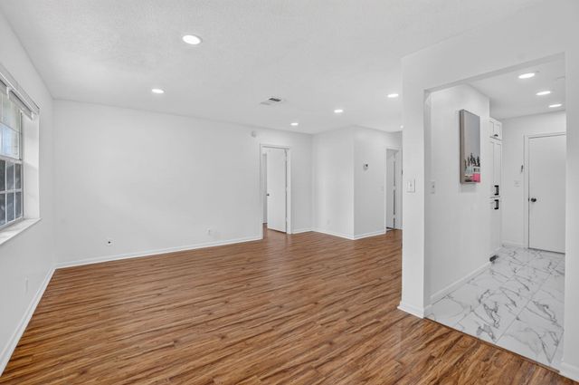 298 SW 6th Street 204, Boca Raton, FL 33432