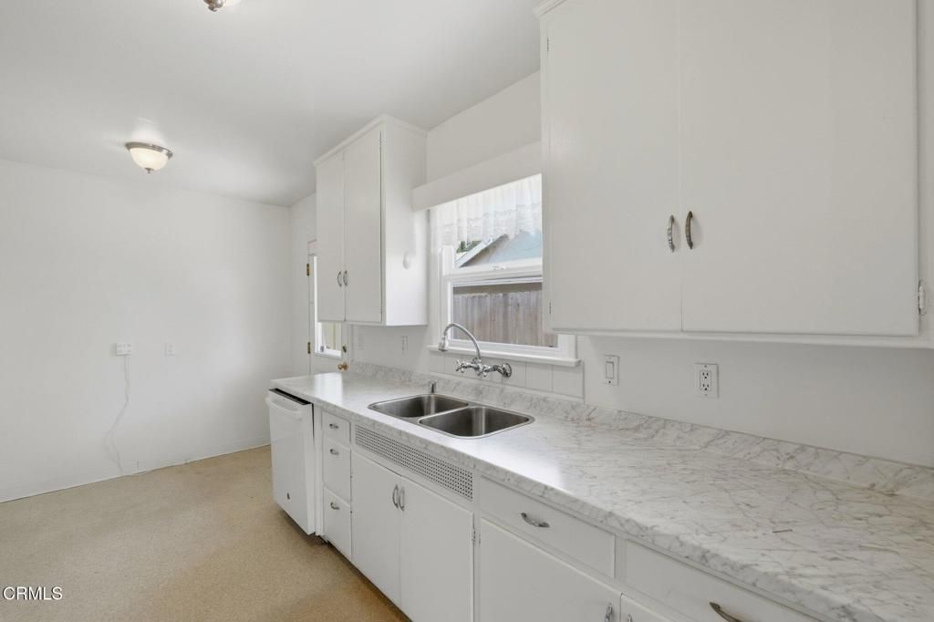 Image 15 of property listing at 511 Eva Street, Ventura, CA 93003