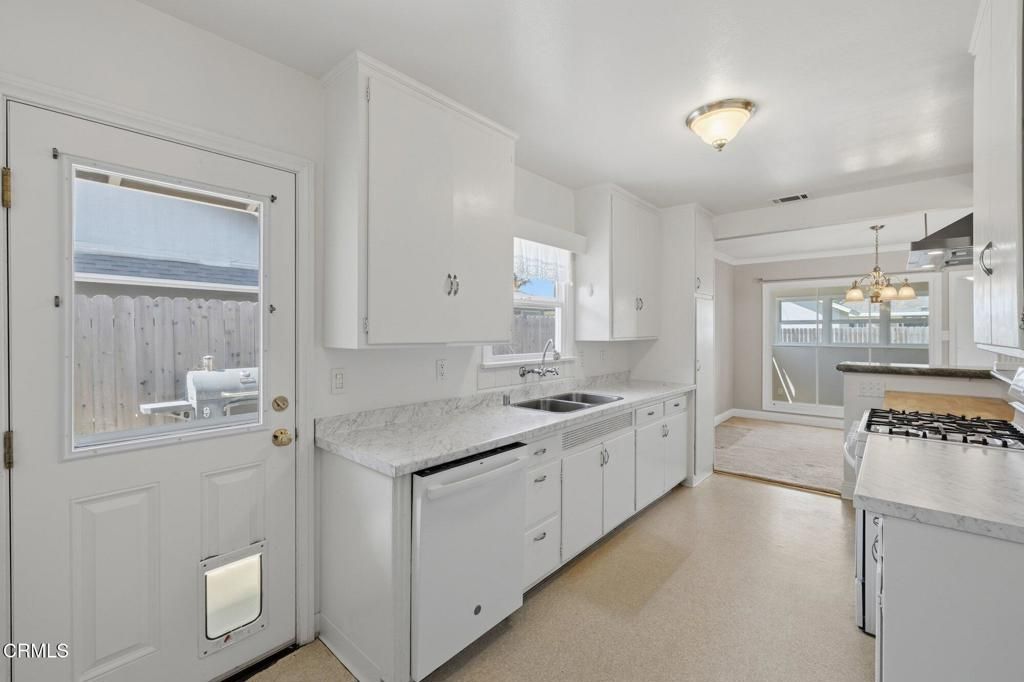 Image 16 of property listing at 511 Eva Street, Ventura, CA 93003