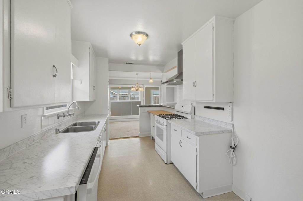 Image 17 of property listing at 511 Eva Street, Ventura, CA 93003