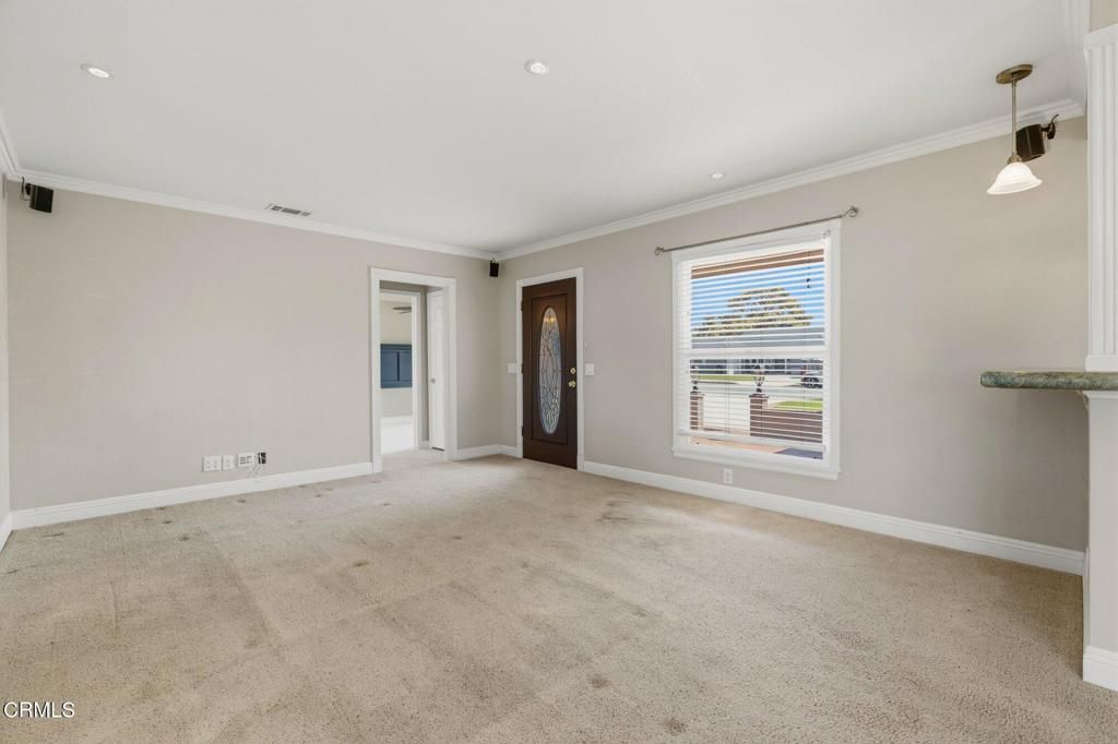 Image 9 of property listing at 511 Eva Street, Ventura, CA 93003