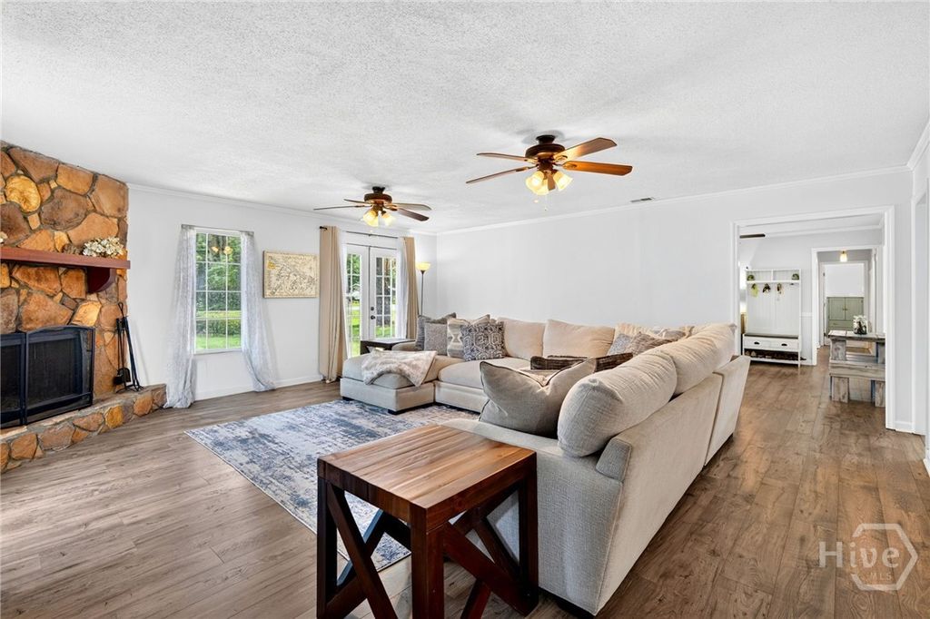 Image 11 of property listing at 802 Walthour Road, Savannah, GA 31410