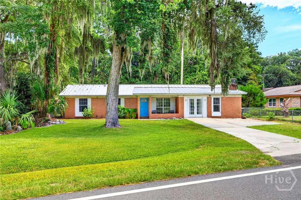 Image 2 of property listing at 802 Walthour Road, Savannah, GA 31410