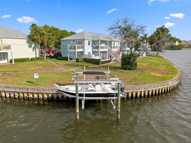 5117 SALMON DRIVE SE B, St Petersburg, FL 33705