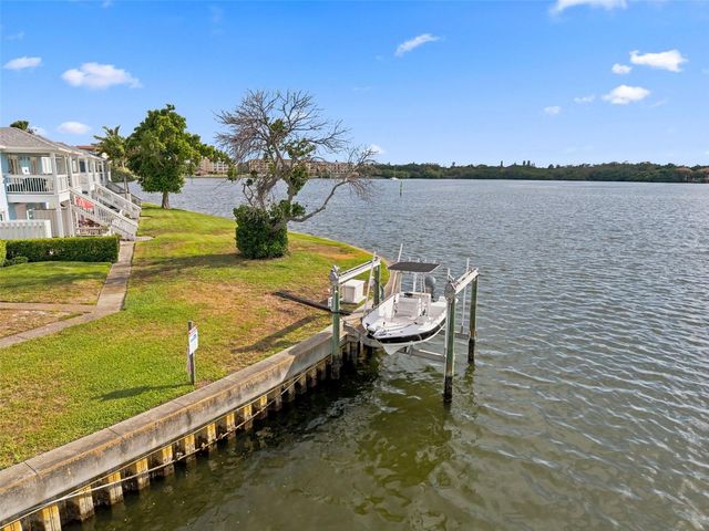 5117 SALMON DRIVE SE B, St Petersburg, FL 33705