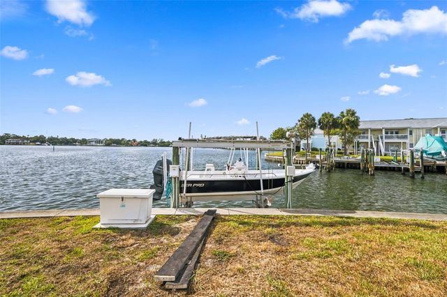 5117 SALMON DRIVE SE B, St Petersburg, FL 33705