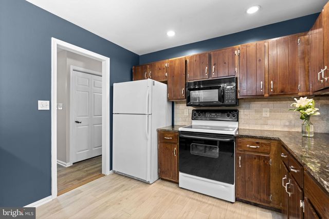8250 RAILROAD AVE, Pasadena, MD 21122