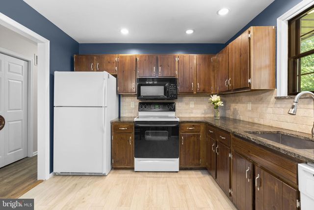 8250 RAILROAD AVE, Pasadena, MD 21122