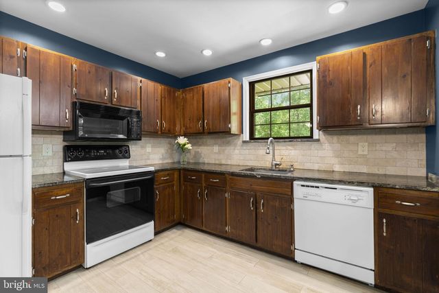 8250 RAILROAD AVE, Pasadena, MD 21122