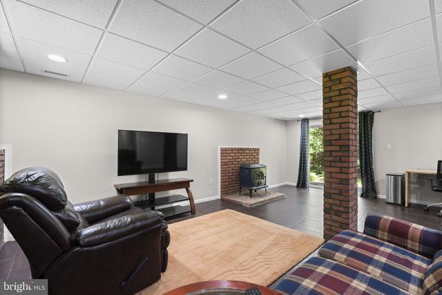 8250 RAILROAD AVE, Pasadena, MD 21122