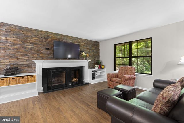 8250 RAILROAD AVE, Pasadena, MD 21122