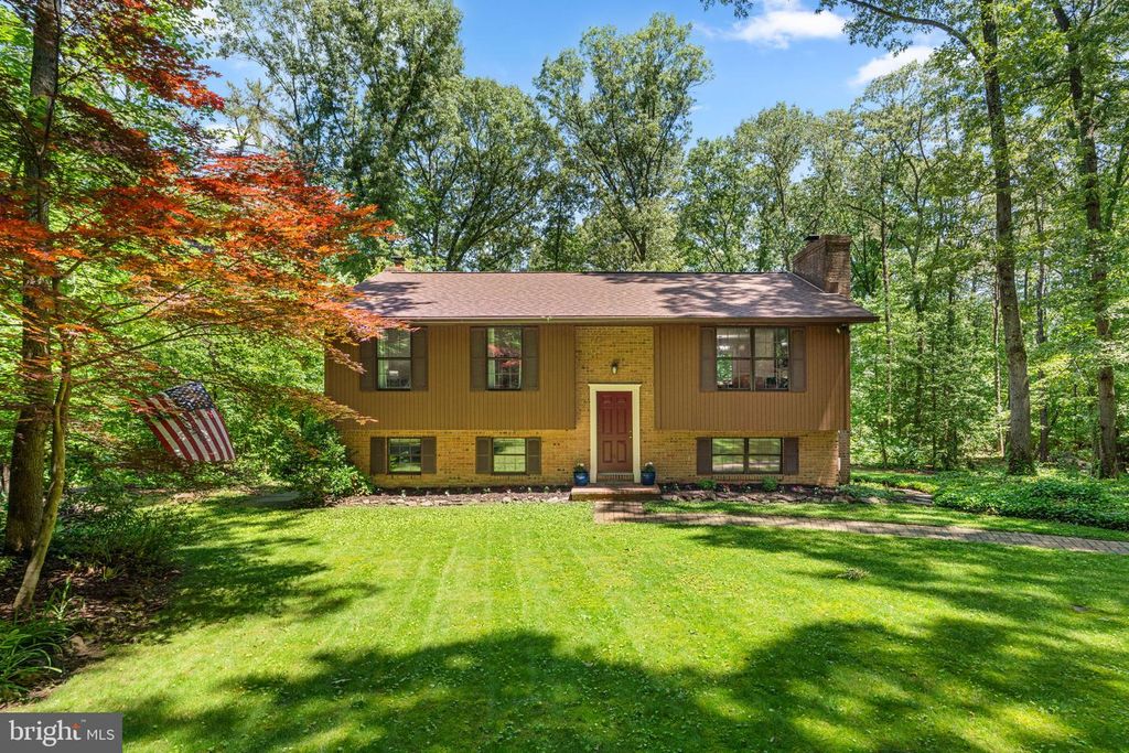 8250 RAILROAD AVE, Pasadena, MD 21122