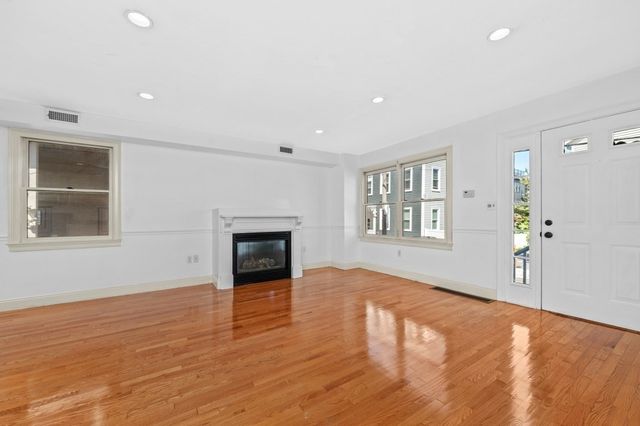61 Baxter St. 61, Boston, MA 02127