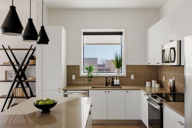 800 Embassy DR 408, Austin, TX 78702