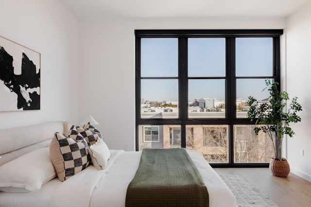 800 Embassy DR 408, Austin, TX 78702