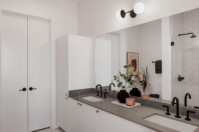 800 Embassy DR 408, Austin, TX 78702