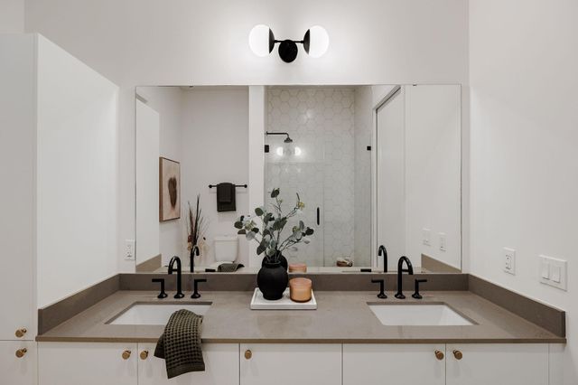 800 Embassy DR 408, Austin, TX 78702