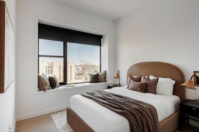 800 Embassy DR 408, Austin, TX 78702