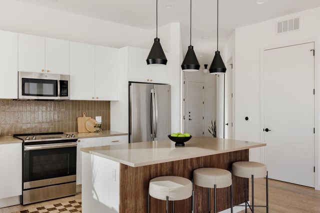 800 Embassy DR 408, Austin, TX 78702