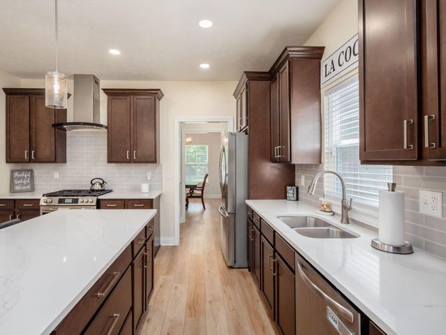 3832 Emmons Avenue, Columbus, OH 43219