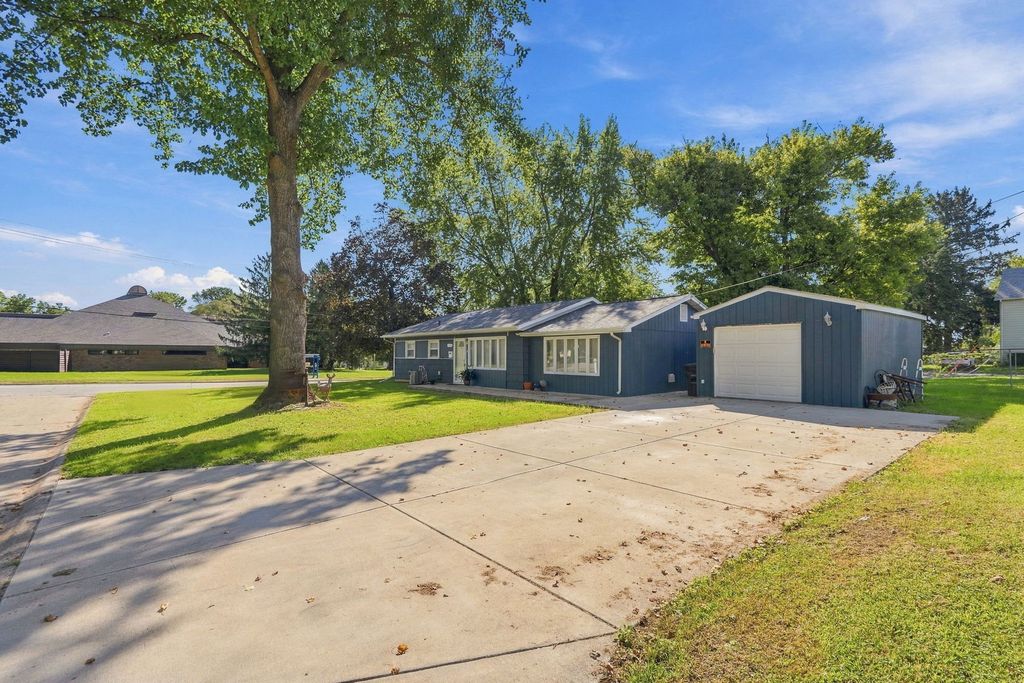 2916 28th Avenue, Rock Island, IL 61201