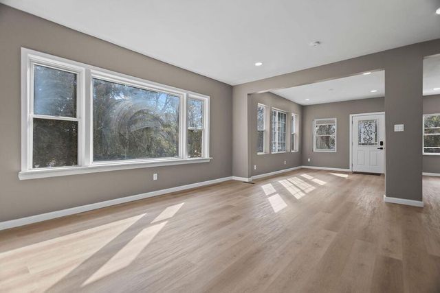 1436 W Fiesta LANE, Mequon, WI 53092