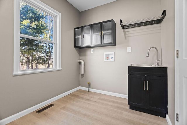 1436 W Fiesta LANE, Mequon, WI 53092