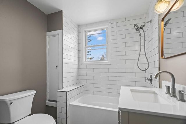 1436 W Fiesta LANE, Mequon, WI 53092