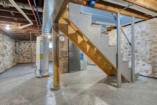 1436 W Fiesta LANE, Mequon, WI 53092