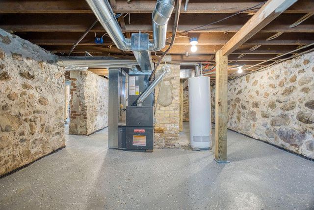 1436 W Fiesta LANE, Mequon, WI 53092