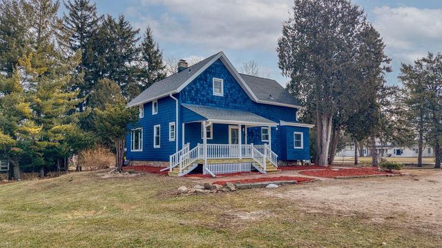 1436 W Fiesta LANE, Mequon, WI 53092