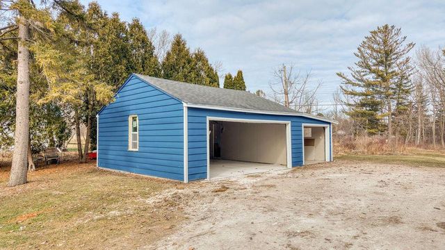 1436 W Fiesta LANE, Mequon, WI 53092