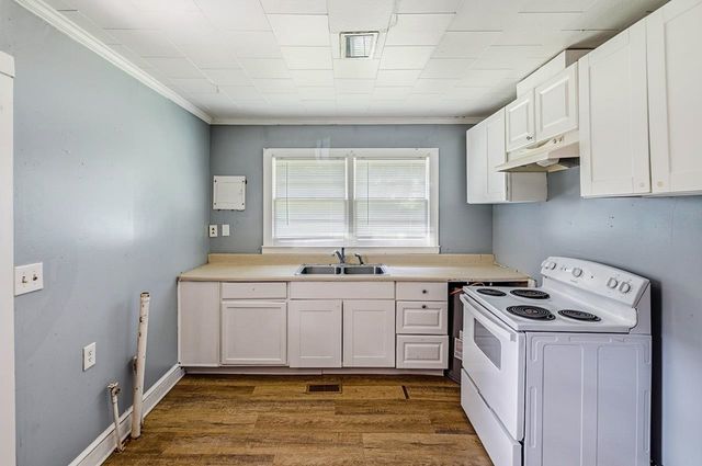 157 Hampton Street, Wellford, SC 29385