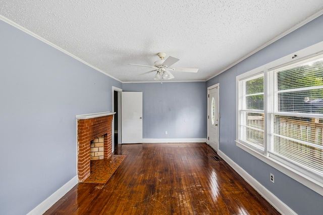 157 Hampton Street, Wellford, SC 29385