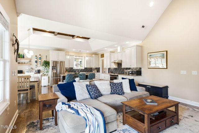 425 Settlers Way, Gray, TN 37615