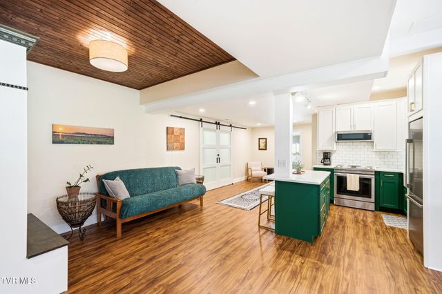 425 Settlers Way, Gray, TN 37615