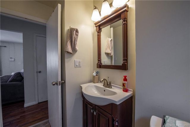 25 Myron Avenue, Bridgeport, CT 06606